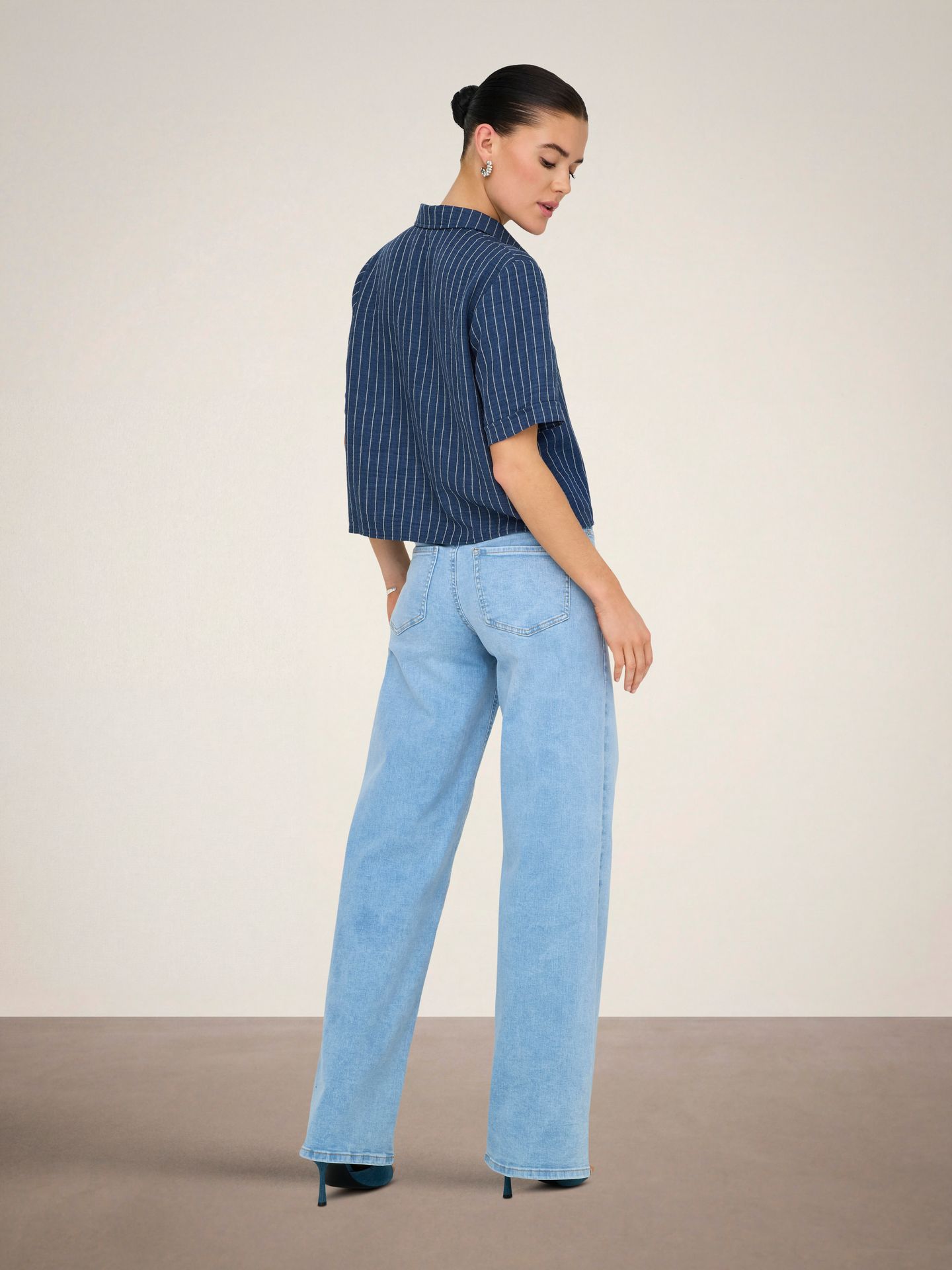 JDY JDYPOWER S/S SHORT SHIRT WVN NOOS Insignia Blue/CLOUD DANCER 2900166772040