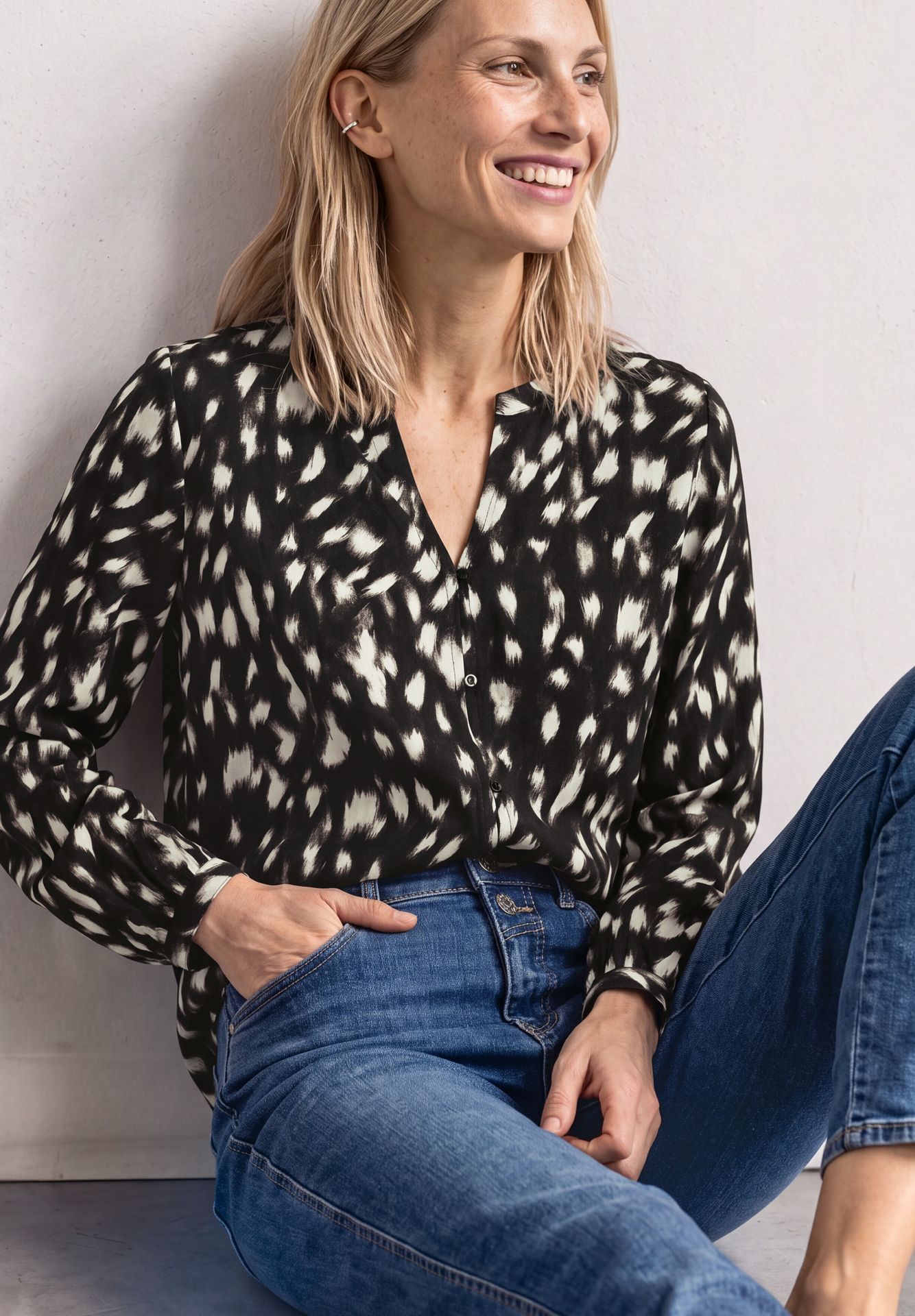 Street-One A347006 Splitneck blouse w button d black 2900166983033
