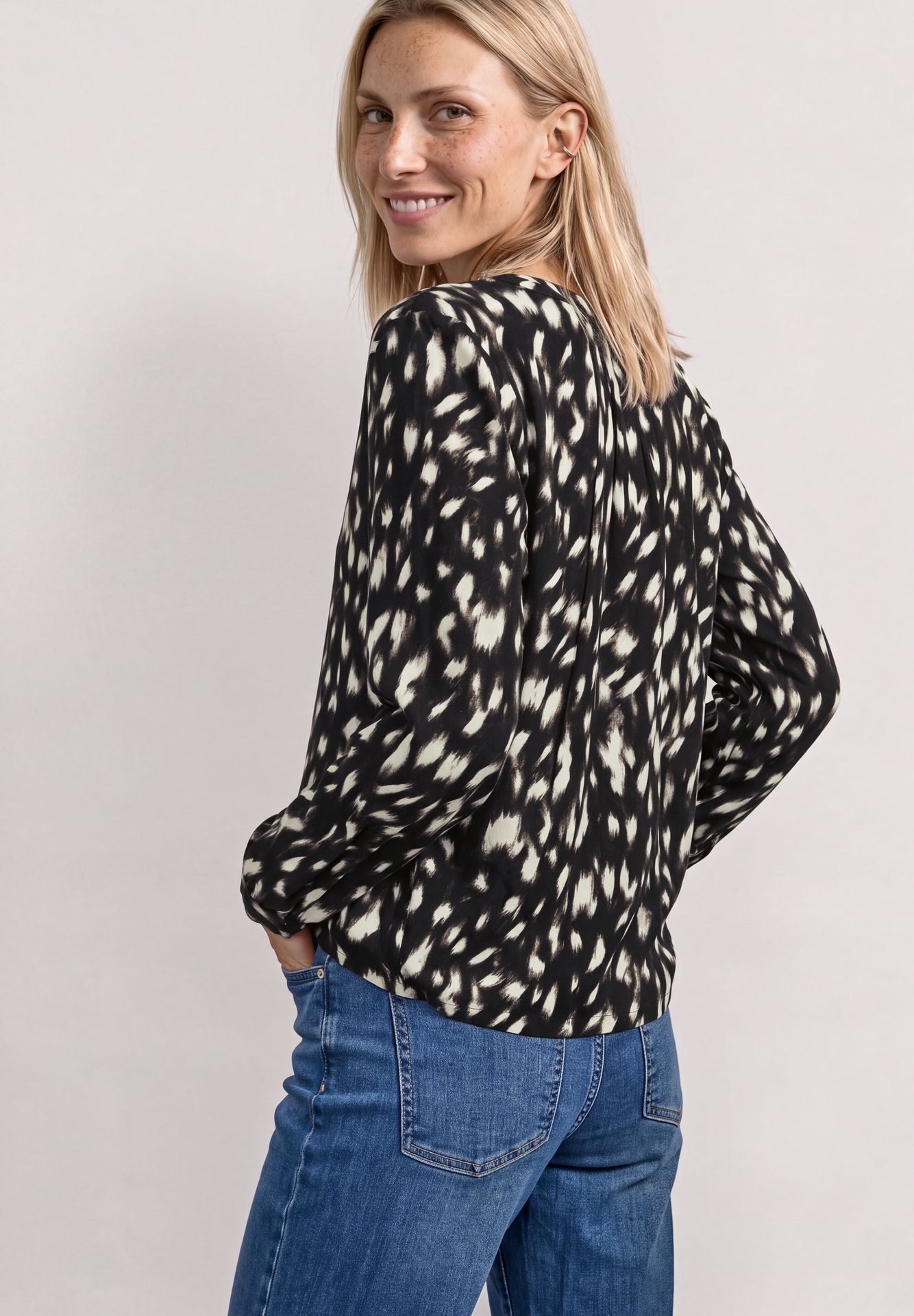 Street-One A347006 Splitneck blouse w button d black 2900166983033