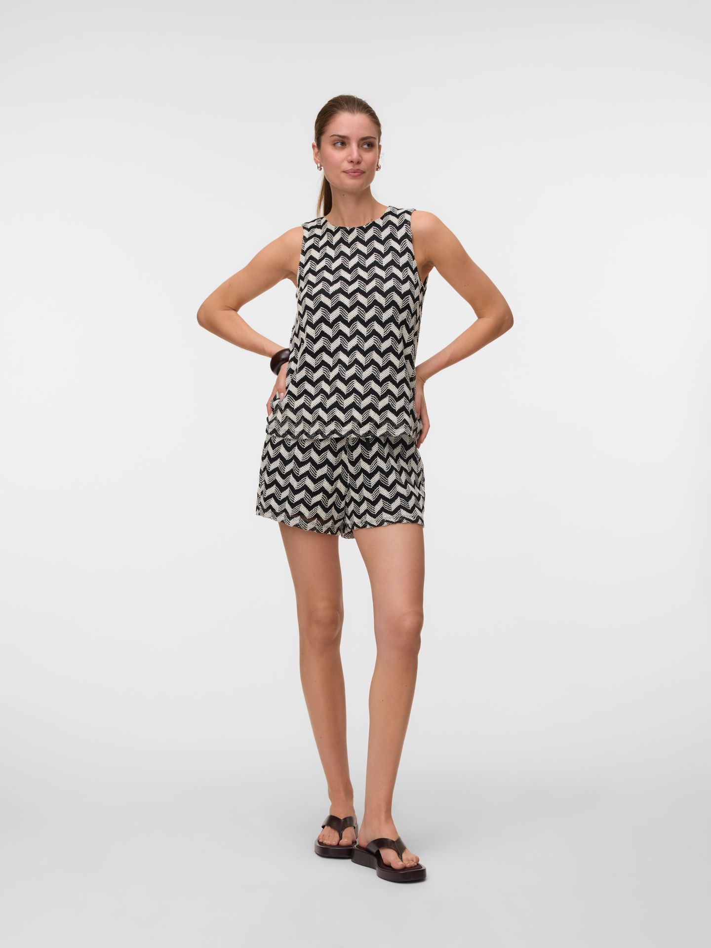 Vero Moda VMTIKKA HW SHORTS JRS Black/COATED 2900167151042