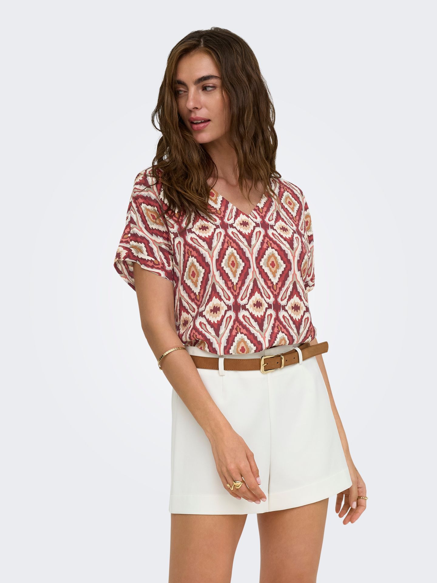 Only ONLBELLY MIKASI SS V-NECK TOP WVN E Brick Red/ABSTRACT AQUARES 2900167524051