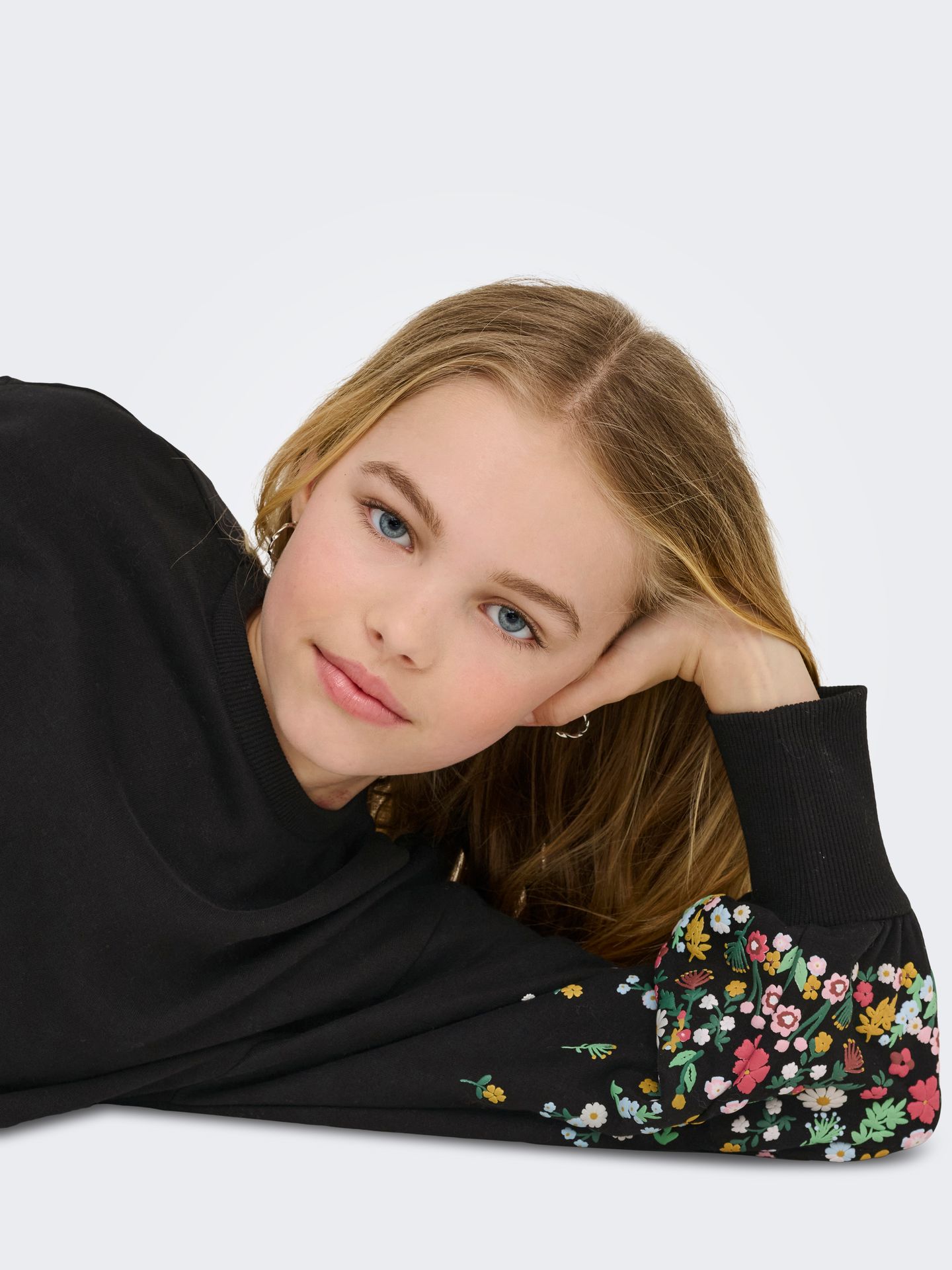 Only KOGBROOKE L/S O-NECK FLOWER SWT NOO Black/LEO AOP 2900168284022