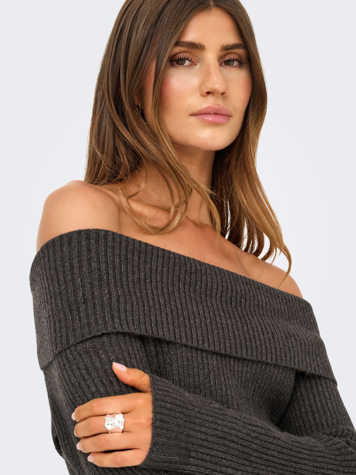 Only ONLKATIA LS OFF SHOULDER KNT NOOS Chocolate Torte/CLOUD DANCER 2900169605055
