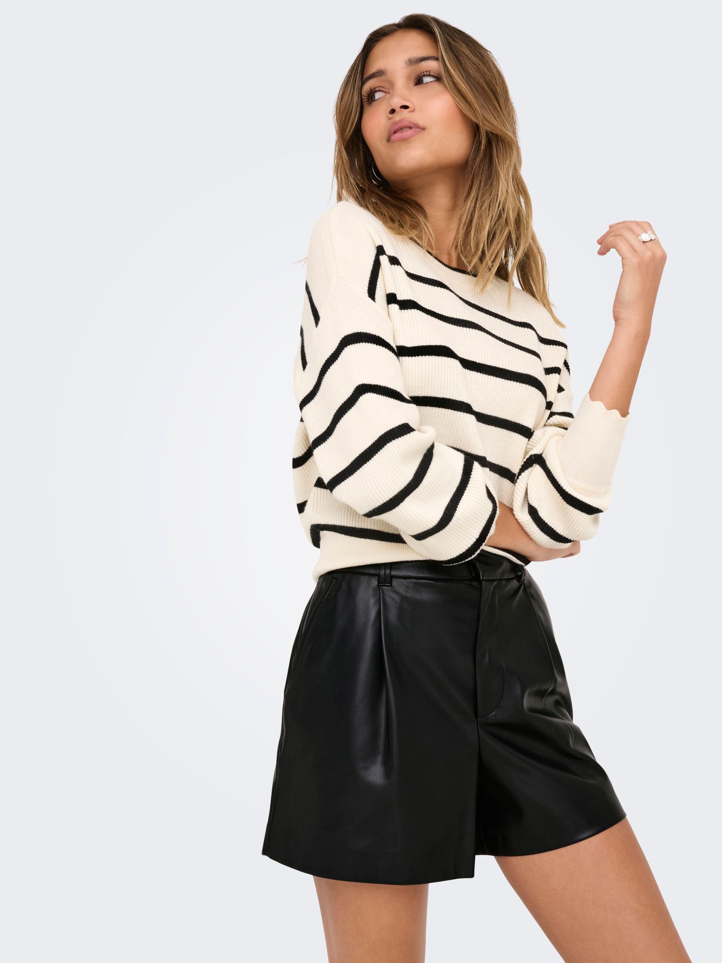 Only ONLSMOOTH HW FAUX LEA SHORTS CC PNT Black 2900169510052