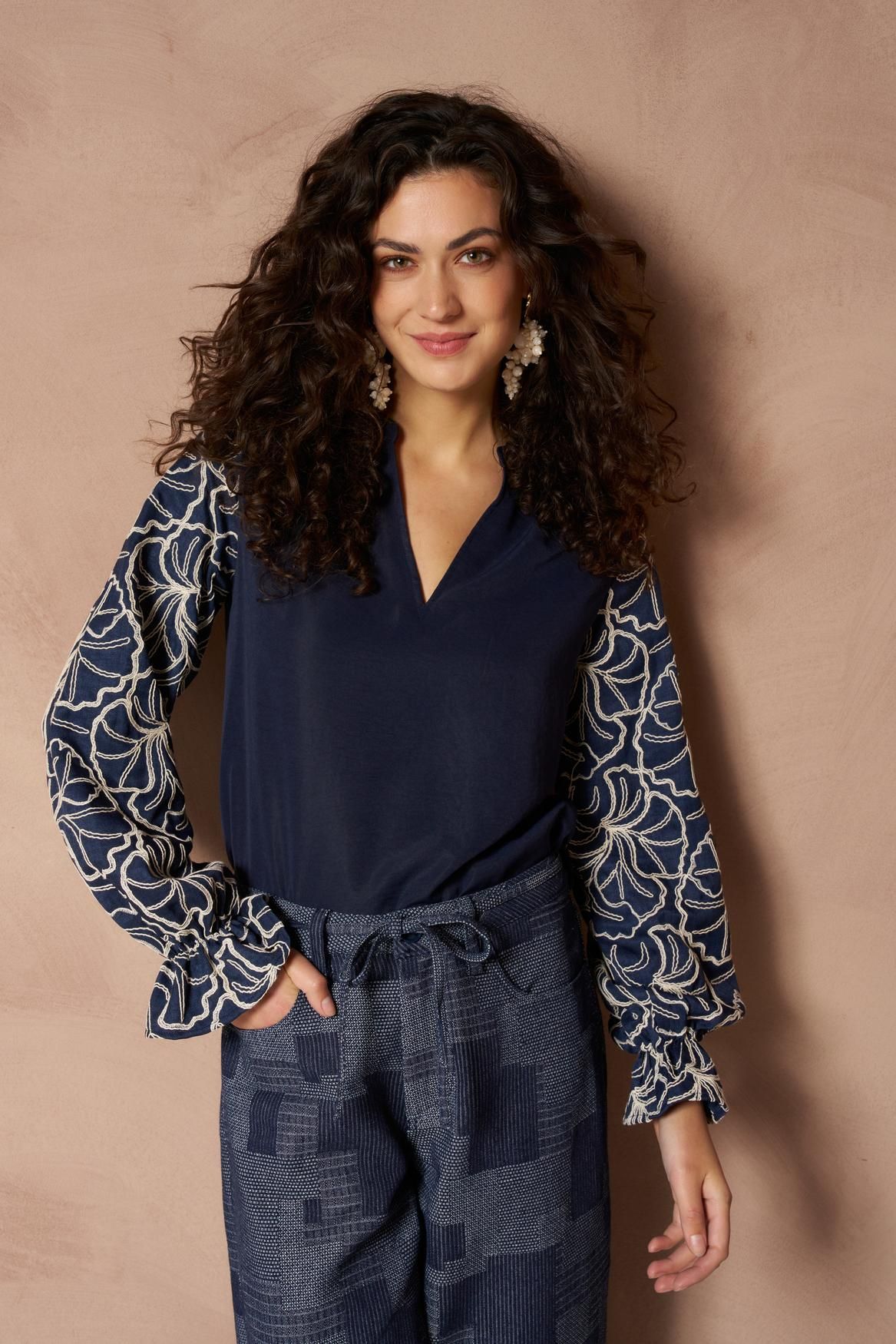 Lofty Manner Top Isuna - Contrast Sleeve 410 dark blue 00120154-EKA26013300000096