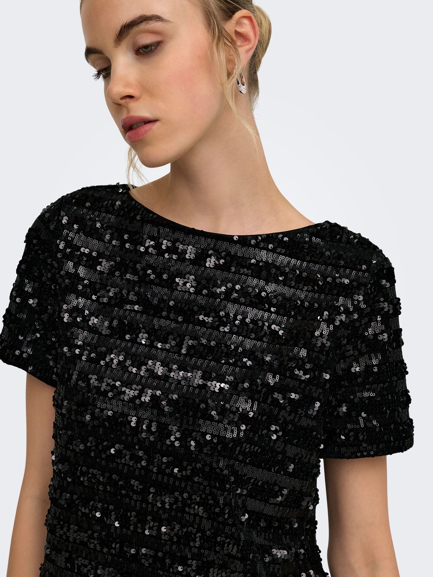 Only ONLSALIKA S/S SEQUINS TOP WVN Black/LEO AOP 2900172422021