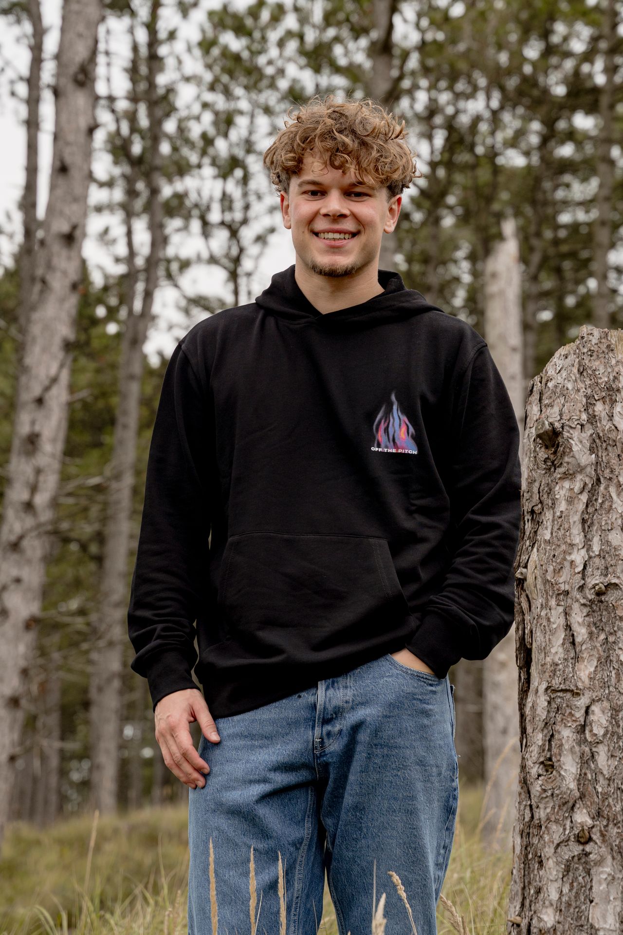 Off The Pitch Burning Flower hood Black 2900160429070