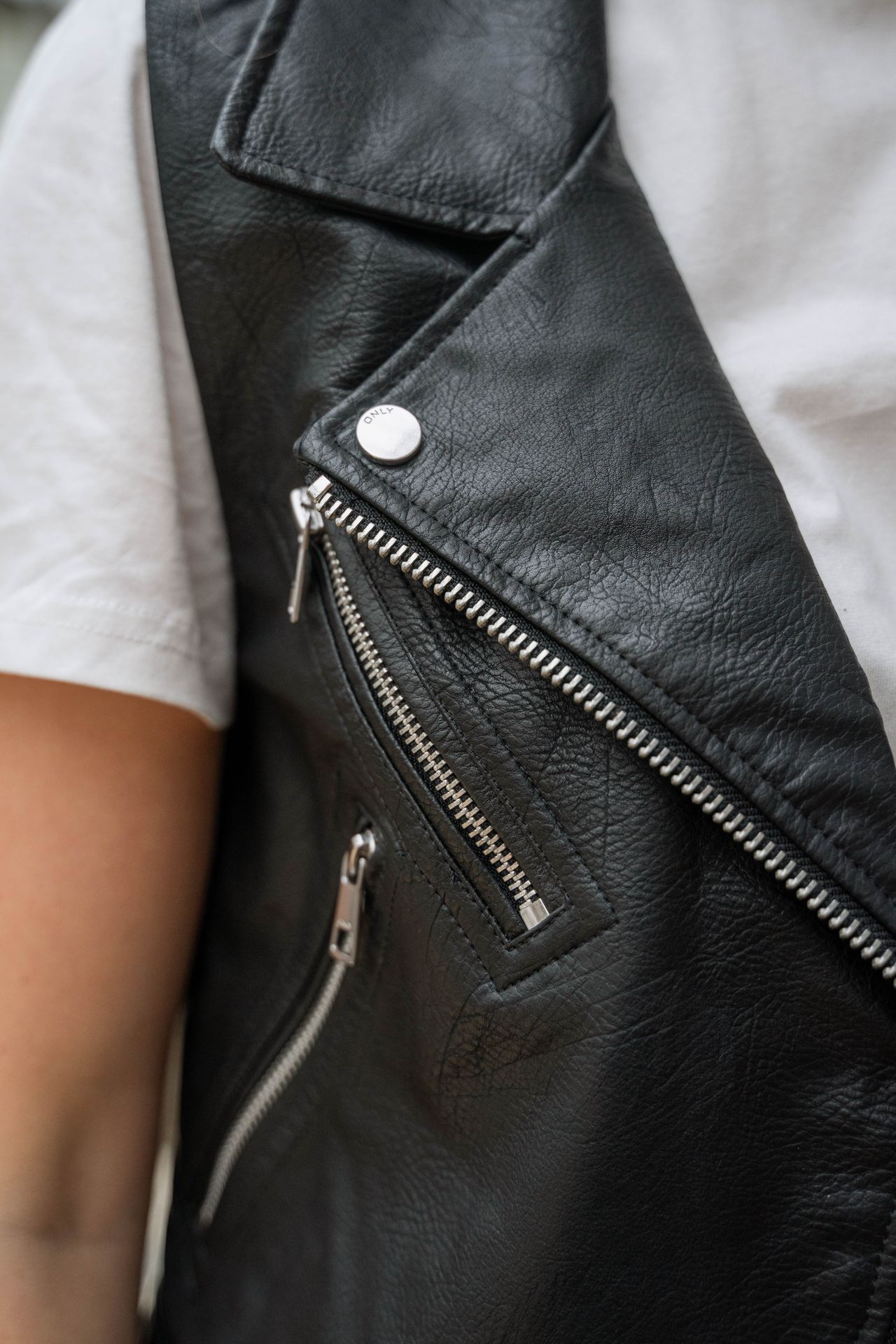 Only ONLVERA FAUX LEATHER WAISTCOAT  OTW - Black Black 2900126201030